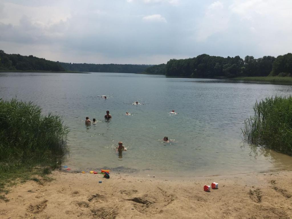 Grosse Wohnung / Haushaelfte In Peetzig Am See Angermunde Exterior photo